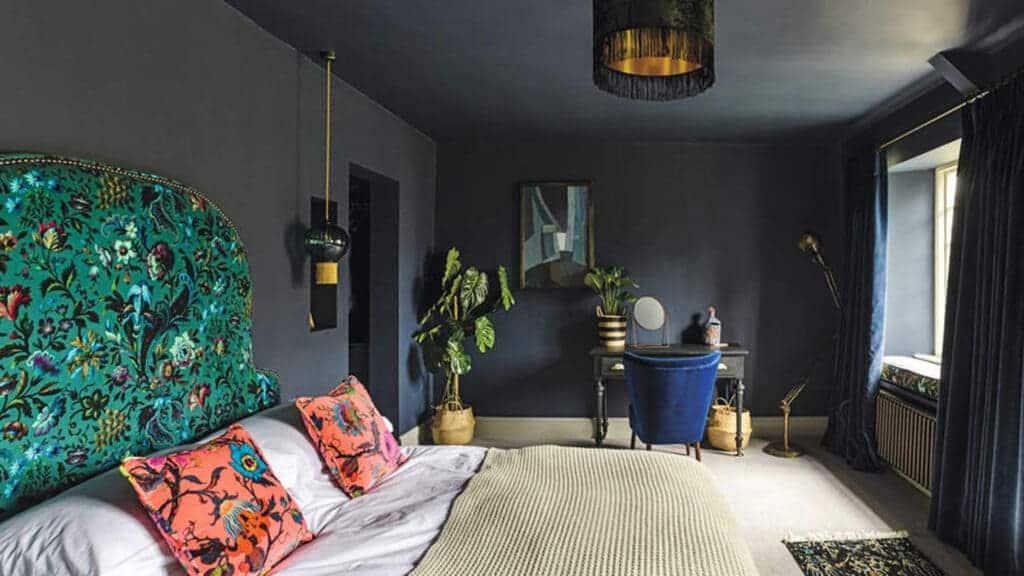 15: Infusing Youthful Vibrance: Bright Colors in Your Dark Bedroom 