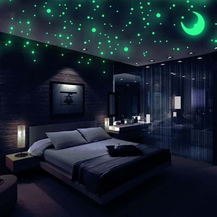 14: Night Shimmers: Black Furniture Bedroom Ideas