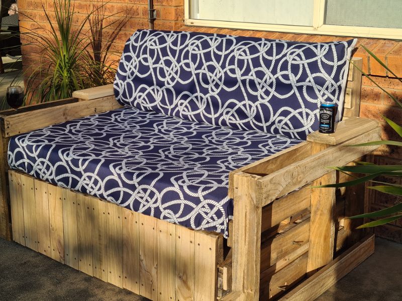 Pallet Daybed: The Ultimate Pallet Furniture Ideas for Your Outdoor Oasis