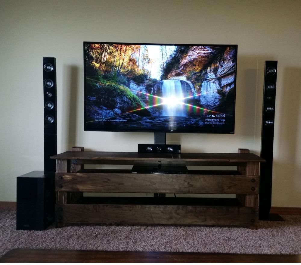 Pallet TV Stand: Pallet Furniture Ideas for Your Entertainment Center