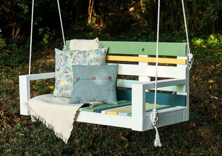 Porch Swing as The Ultimate Pallet Garden Furniture Ideas