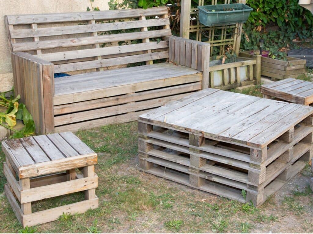 Rustic Relaxation Pallet Outdoor Seating Solutions