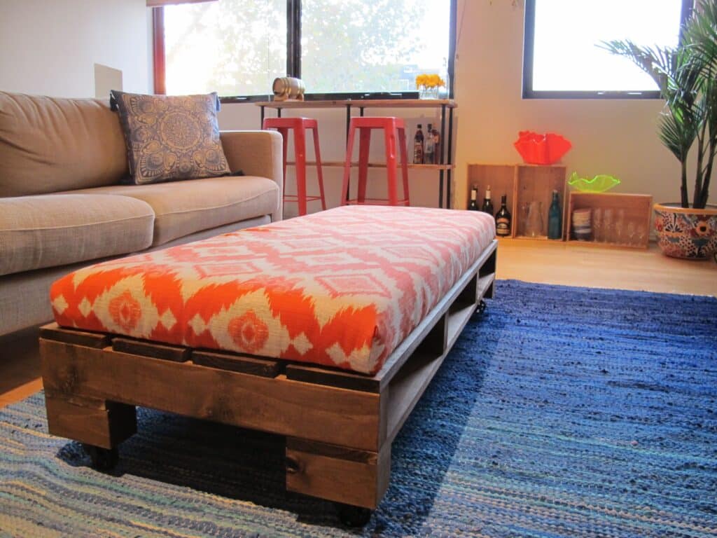 Upcycled Pallet Ottoman: Creative Pallet Furniture Ideas for Eco Friendly Décor